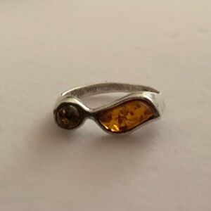 Vintage 925 Sterling Silver Wavy Unique Design Amber Statement Ring Size 7